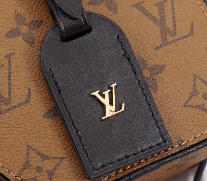 L0vis Vvtt0n Monogram Reverse Canvas Petite Boite Chapeau