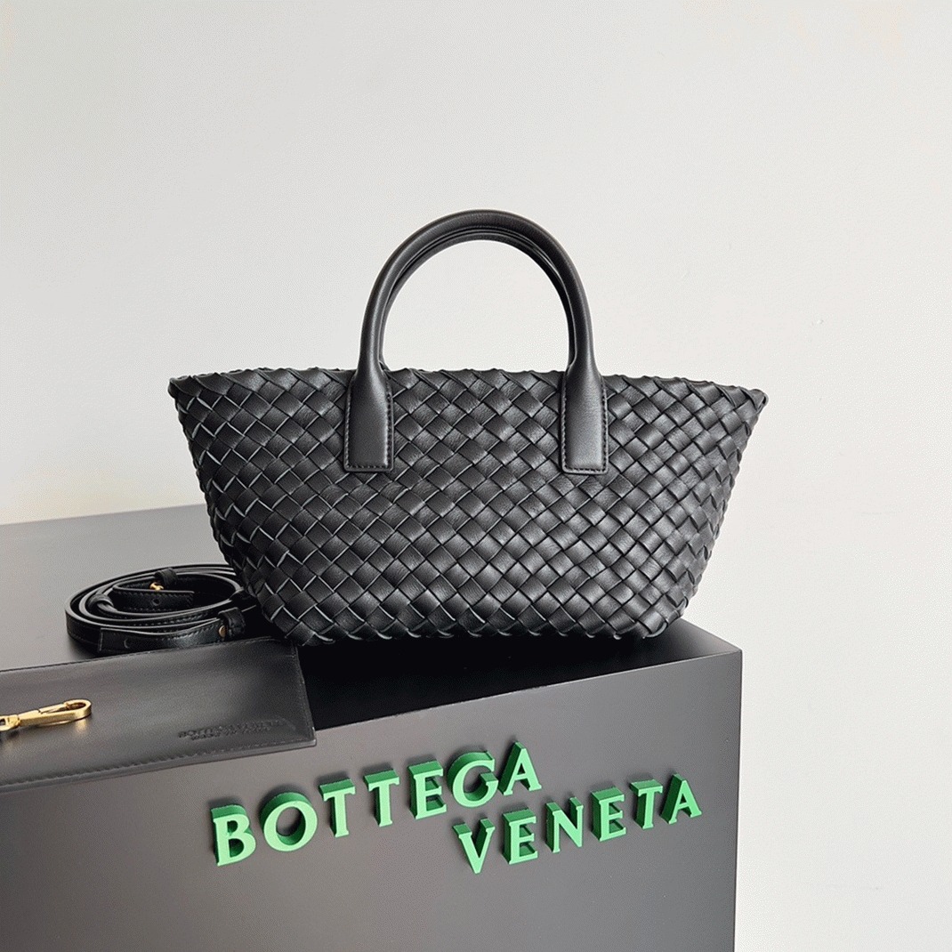 Top Quality Fake B0tt*ga Ven*ta Cabat Mini Bag In Black Intrecciato Lambskin