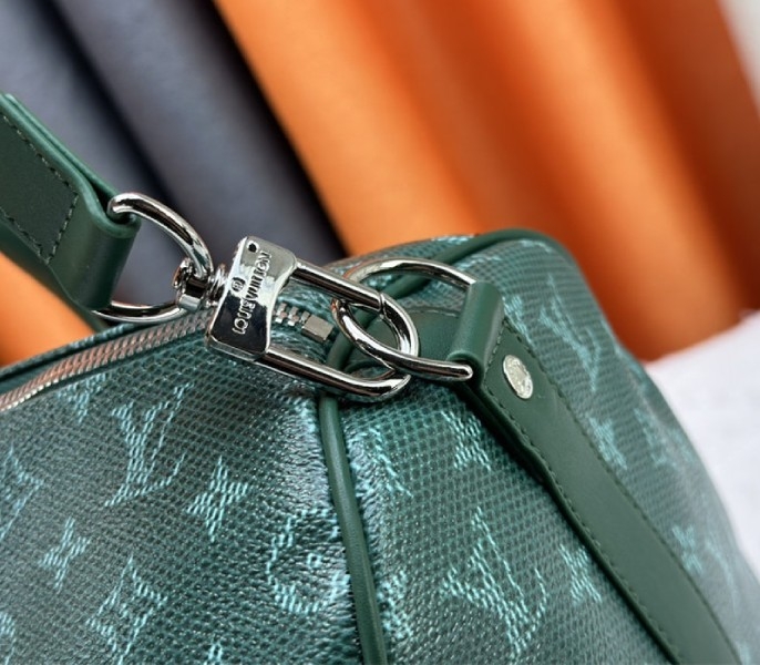 L0vis Vvtt0n Monogram Heritage Canvas Keepall Bandouliere 50 In Green