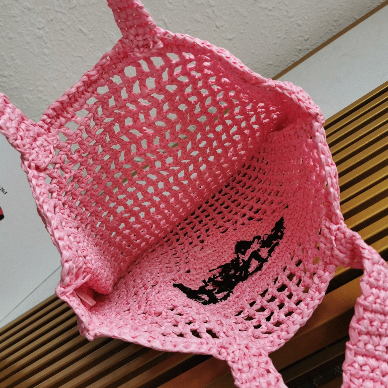 Pra*a Small Tote Bag Imitation in Pink Woven Raffia