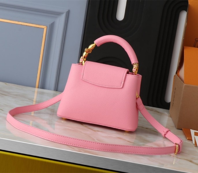 L0vis Vvtt0n Capucines Mini Capucines Handbag In Pink
