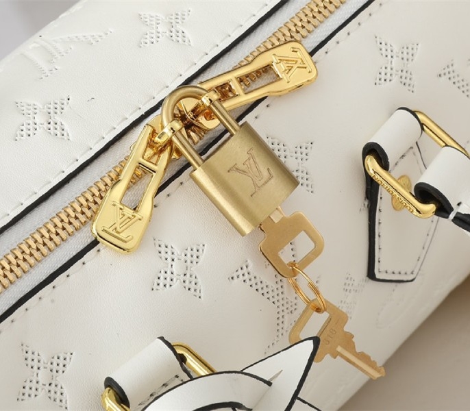 L0vis Vvtt0n Other Leathers Speedy Bandouliere 20 Handbag In Quartz White