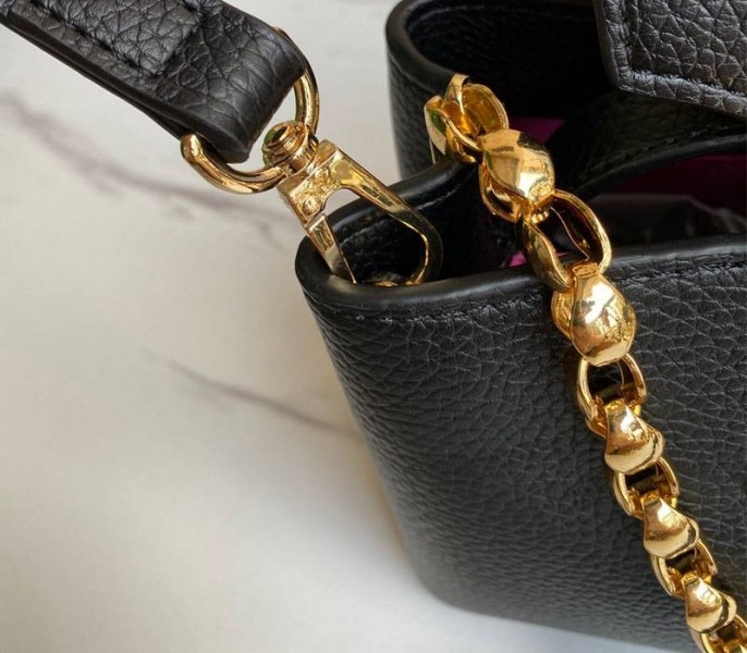L0vis Vvtt0n Capucines Mini Chain Bag In Black