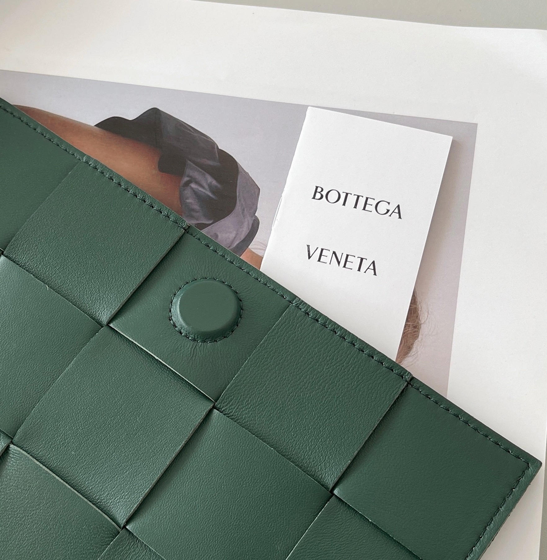 Top Quality Knockoff B0tt*ga Ven*ta Cassette Bag In Raintree