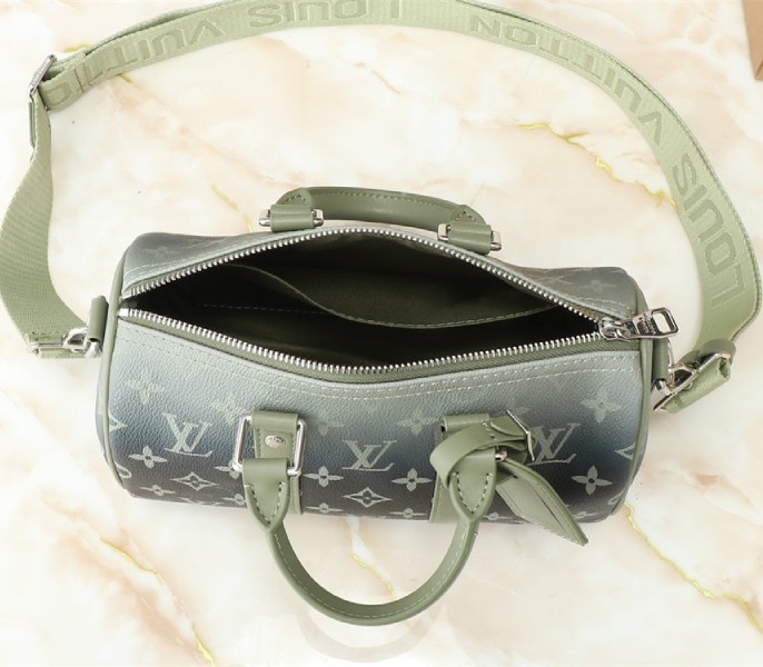 L0vis Vvtt0n Monogram Gradient Canvas Keepall Bandouliere 25 City Bag In Khaki Green