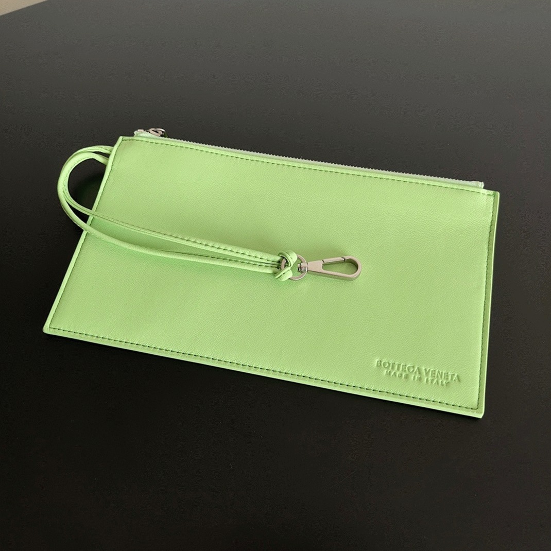 Top Quality Fake B0tt*ga Ven*ta Cabat Medium Bag In Pistachio