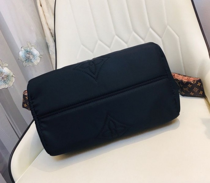 L0vis Vvtt0n Econyl Regenerated Nylon Speedy Bandouliere 30 Handbag In Black
