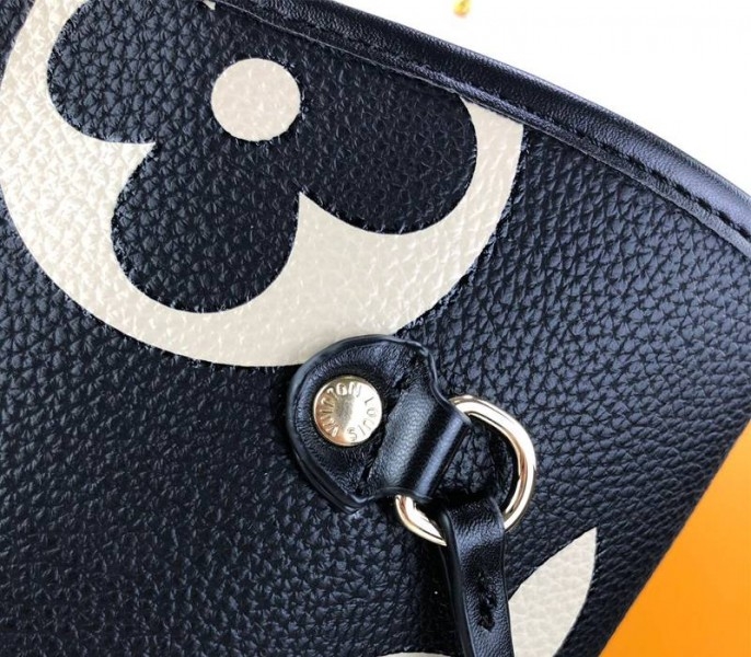 L0vis Vvtt0n Neverfull MM Tote In Black