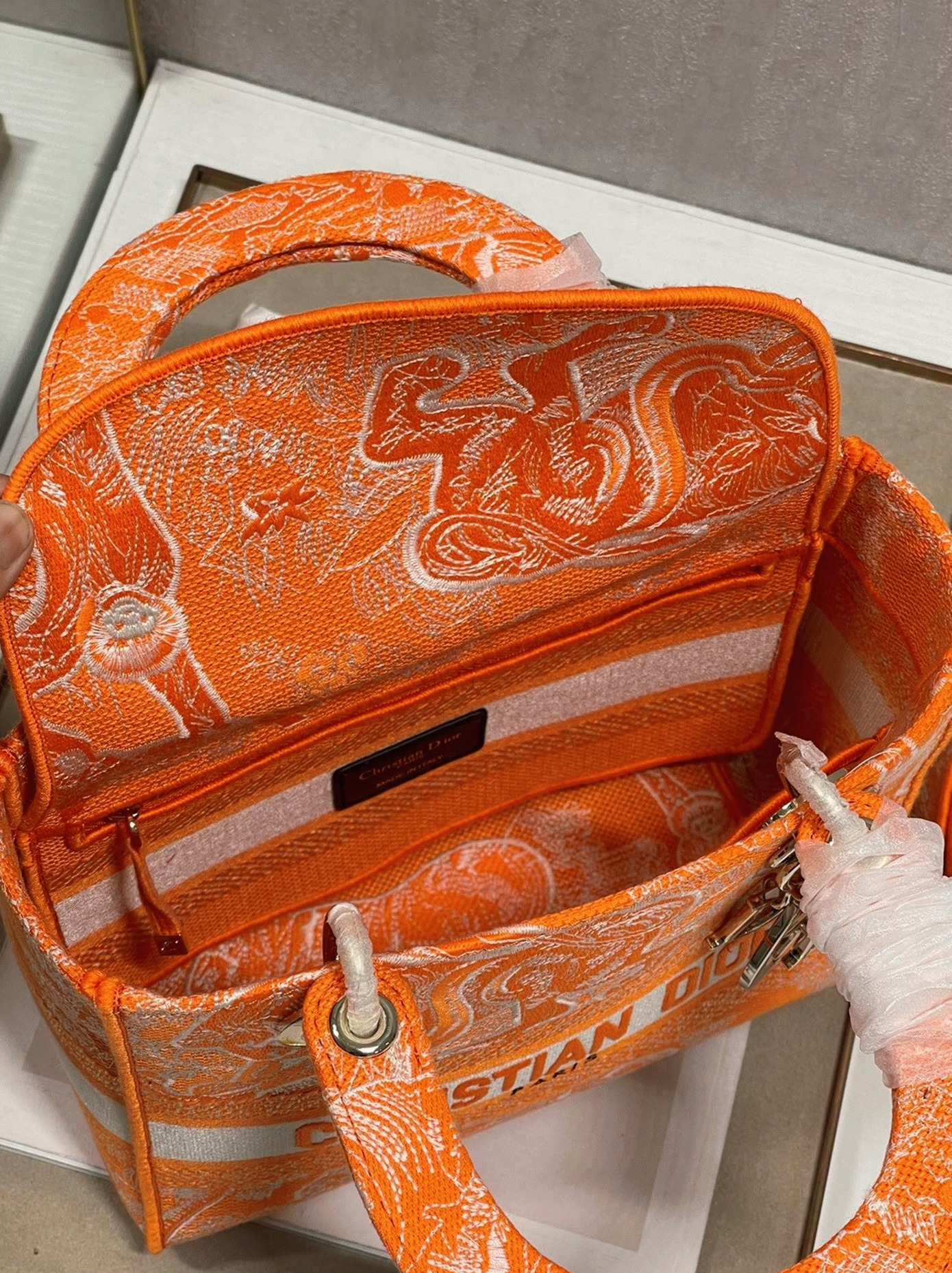 D10r Lady D-Lite Medium Bag Fake in Fluorescent Orange Toile de Jouy Reverse Embroidery