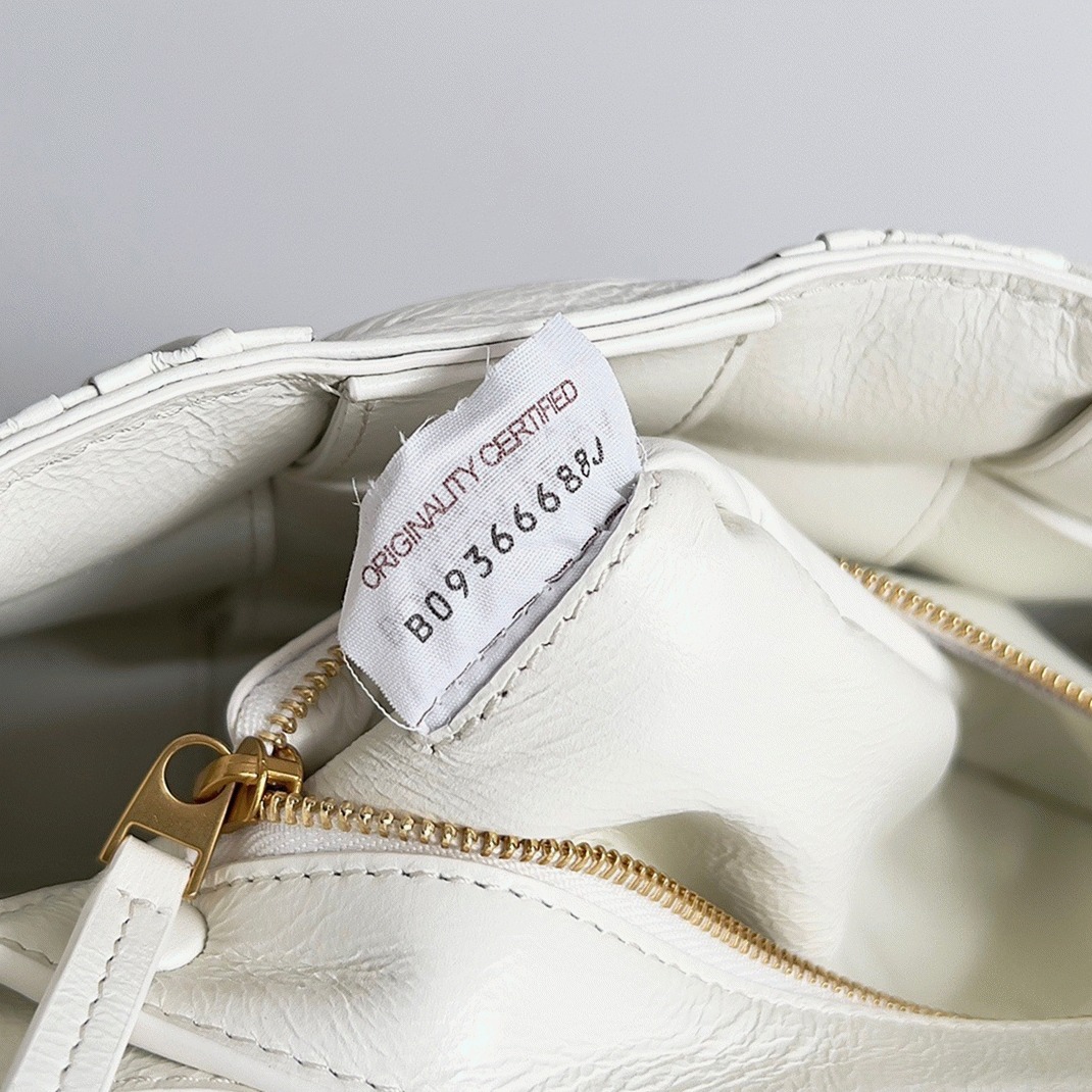Top Quality Replica B0tt*ga Ven*ta Cassette Bag In White Foulard Intreccio Calfskin