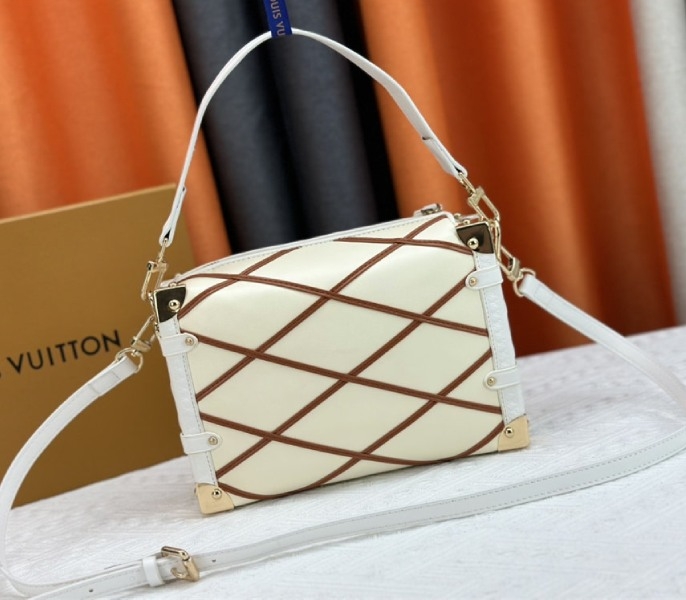 L0vis Vvtt0n Malletage Leather Side Trunk MM In Cream Beige And Chestnut Brown