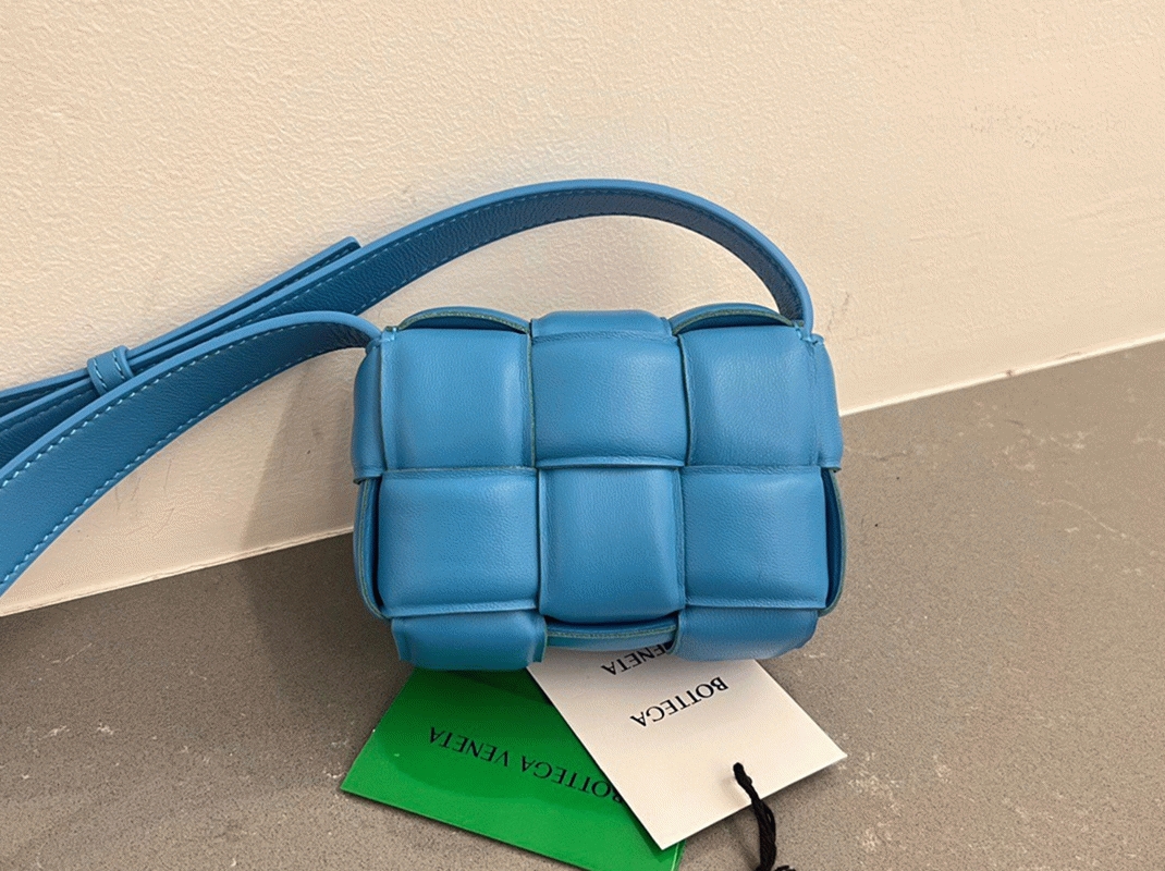Top Quality Fake B0tt*ga Ven*ta Candy Padded Cassette Bag In Pool