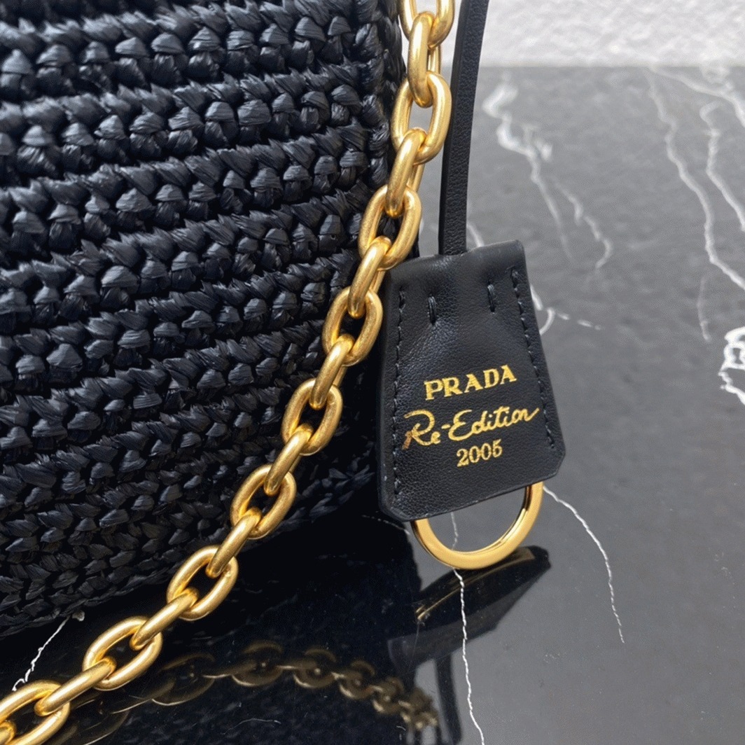 Pra*a Re-Edition Shoulder Bag Replica in Black