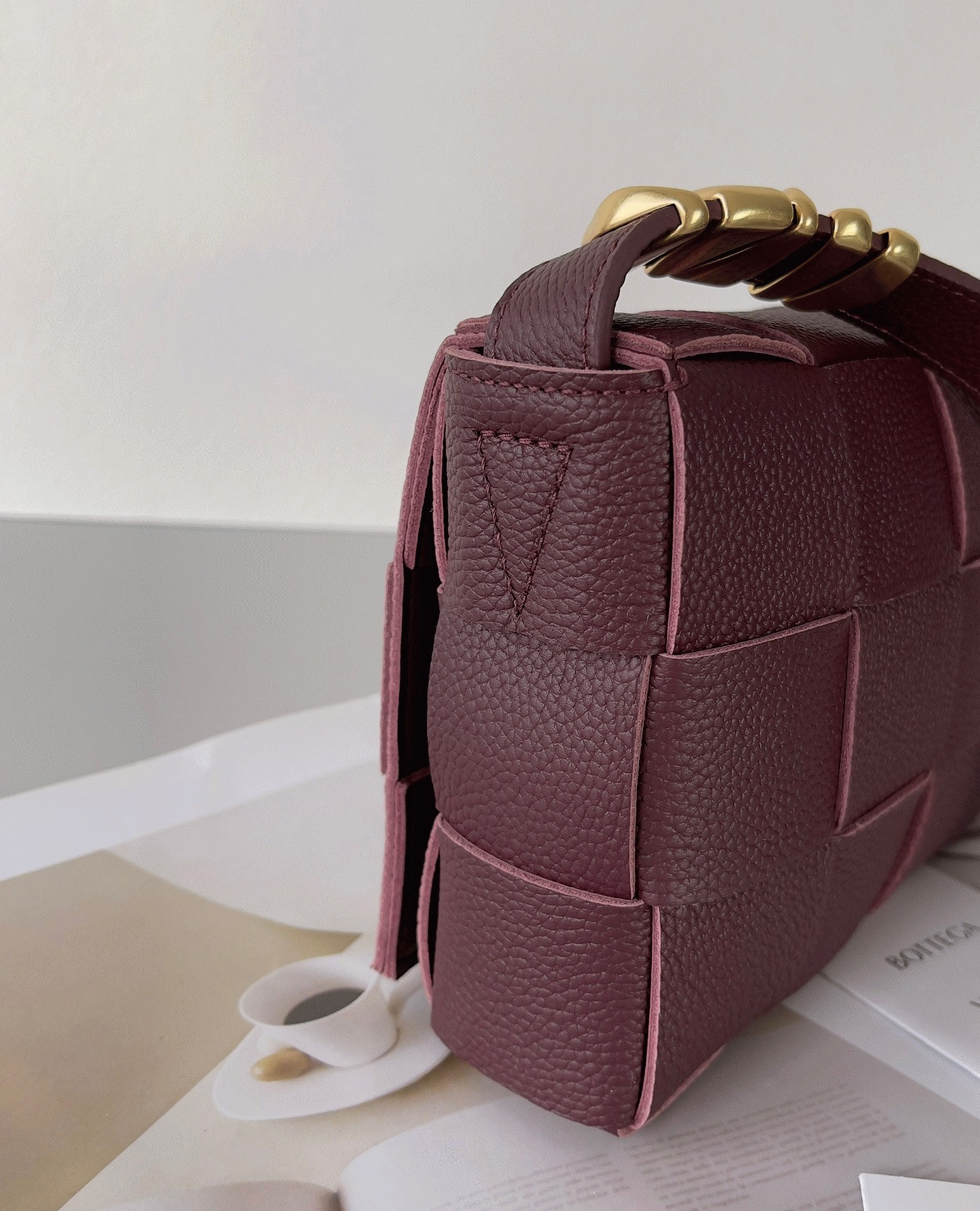 Top Quality Fake B0tt*ga Ven*ta Cassette Bag In Burgundy