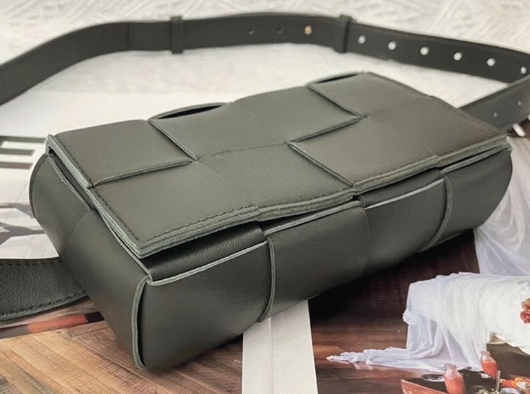 Fake B0tt*ga Ven*ta Cassette Belt Bag Black