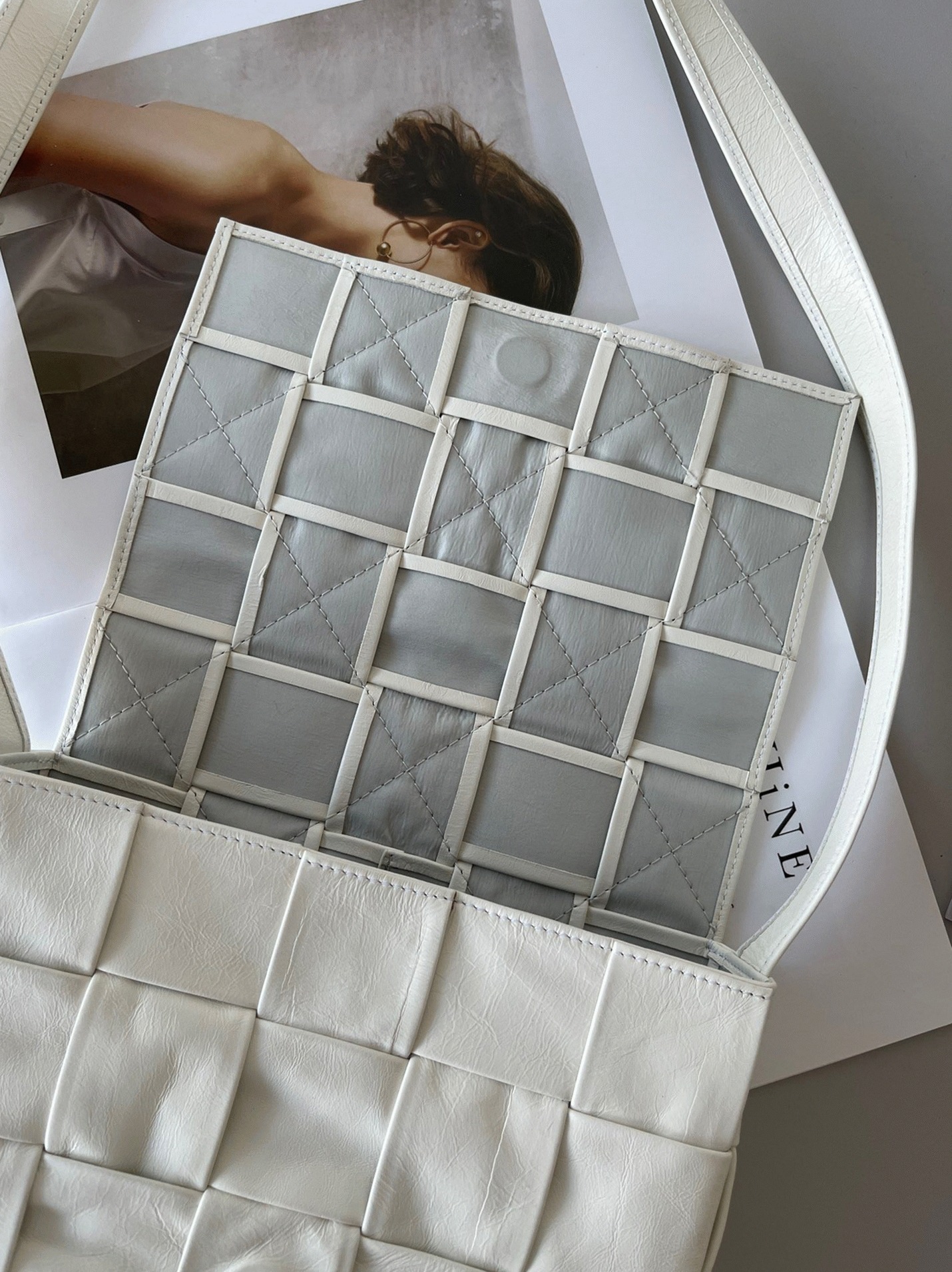 Top Quality Replica B0tt*ga Ven*ta Cassette Bag In White