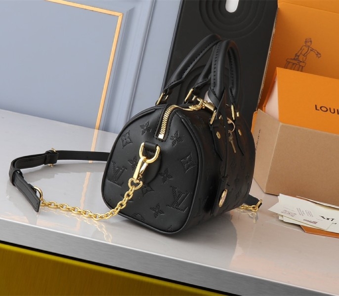 L0vis Vvtt0n Other Leathers Speedy Bandouliere 20 Handbag In Black