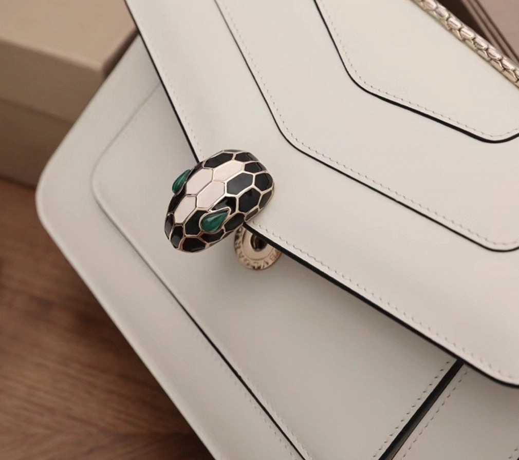 Replica Bv1g*ai Serpenti Forever Medium Shoulder Bag White Calfskin