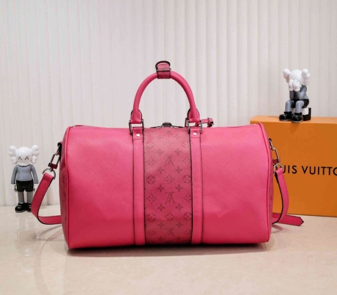 L0vis Vvtt0n Taiga Leather Keepall Bandouliere 50 Travel Bag In Pink