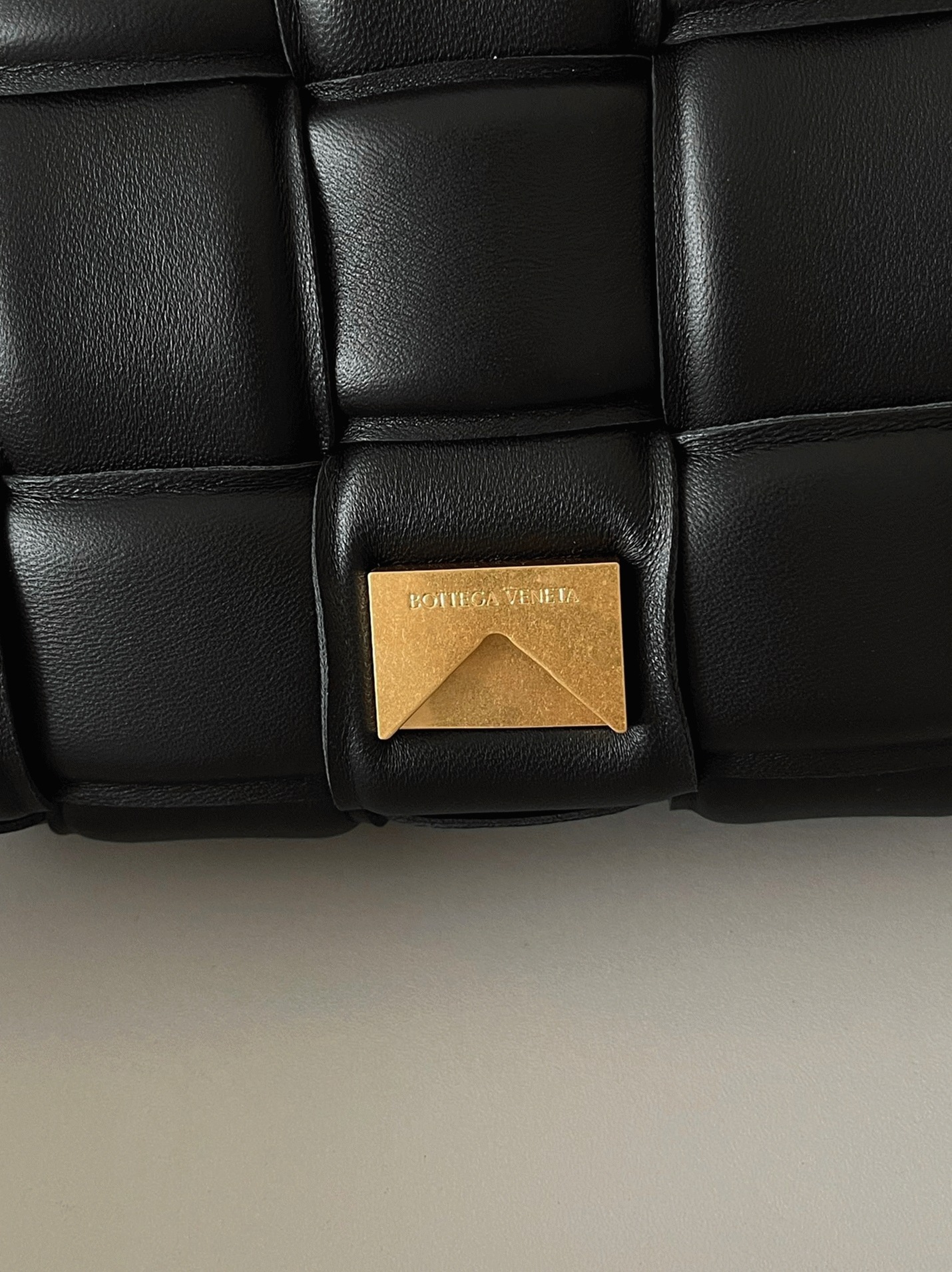 Top Quality Replica B0tt*ga Ven*ta Chain Cassette Bag In Black