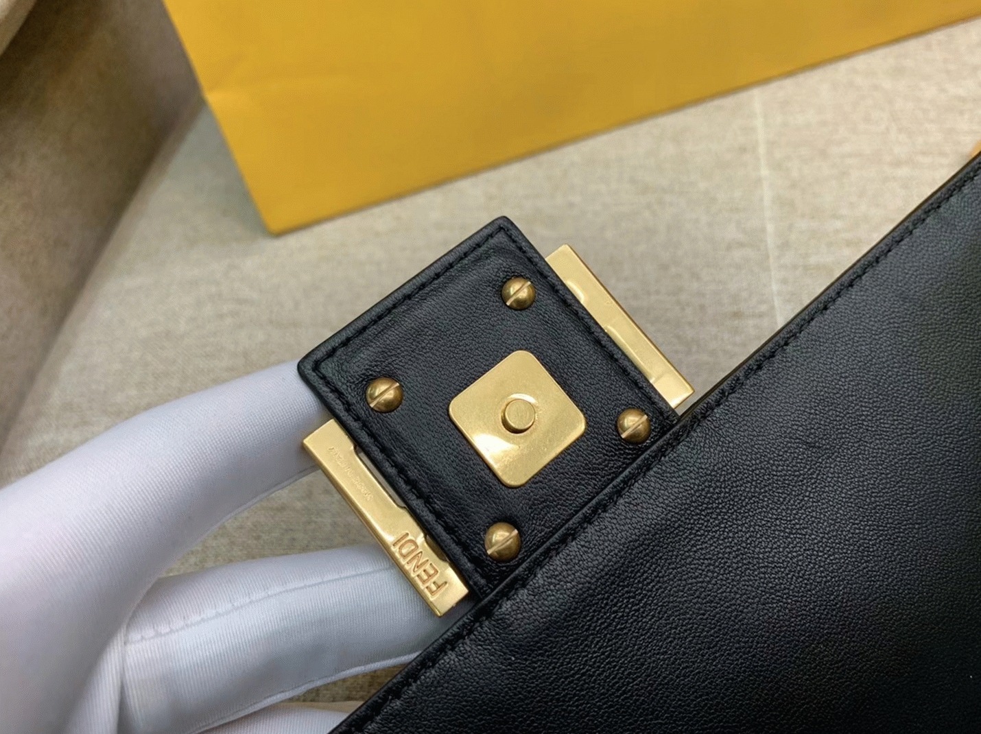 Top Quality Fake F**di Medium Baguette Bag In Black FF