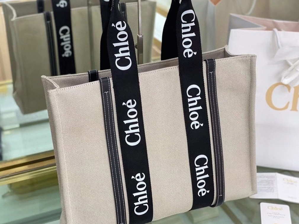 top quality knockoff Ch10e medium woody tote bag in canvas with black leather strips
