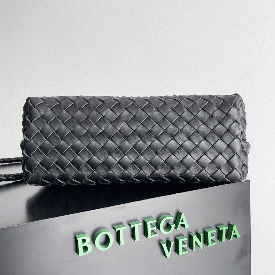 Replica B0tt*ga Ven*ta Medium Andiamo Bag Black