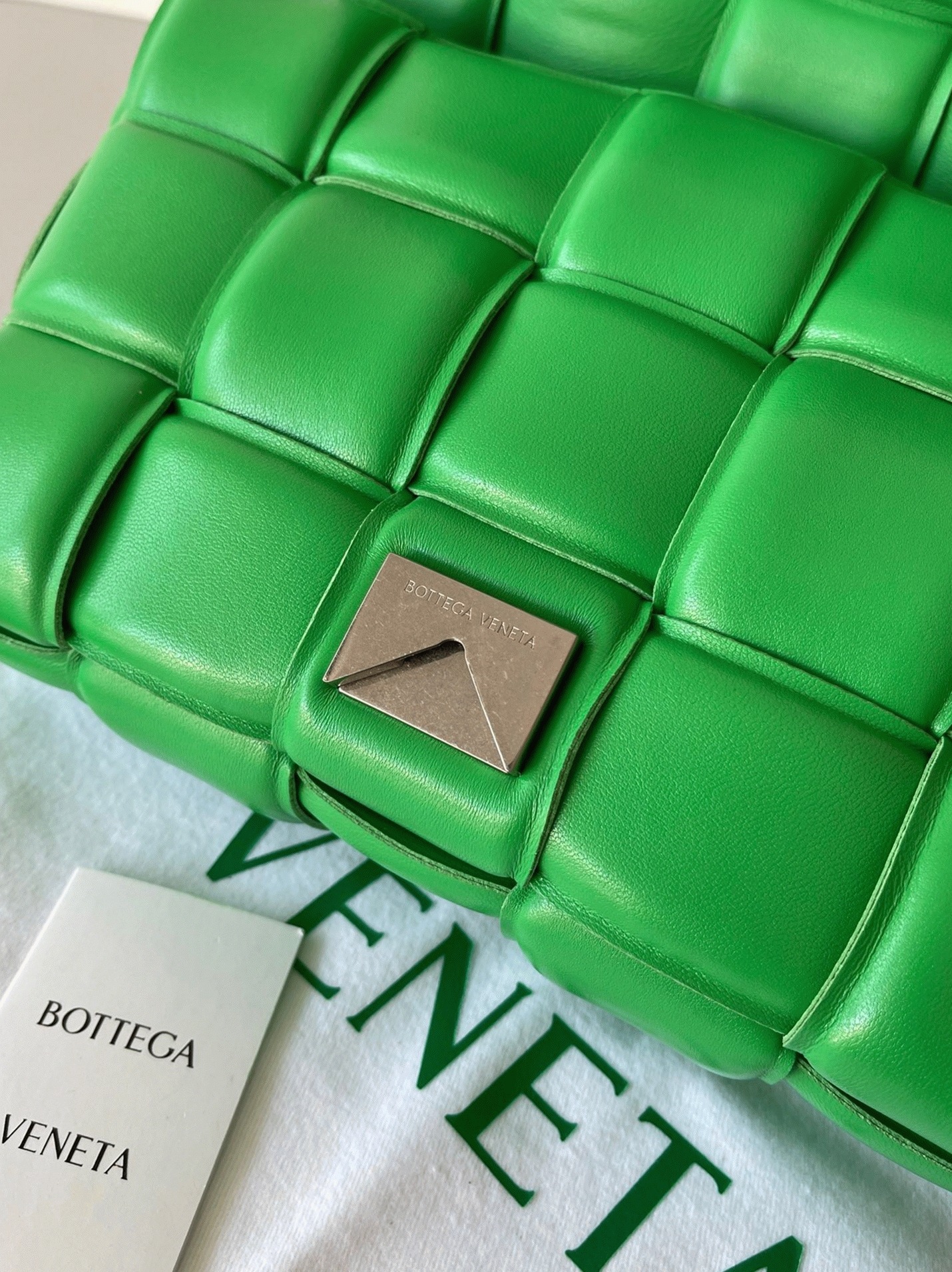 Top Quality Knockoff B0tt*ga Ven*ta Padded Cassette Bag In Parakeet