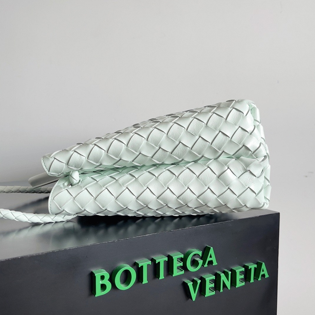 Fake B0tt*ga Ven*ta Andiamo Medium Bag Glacier