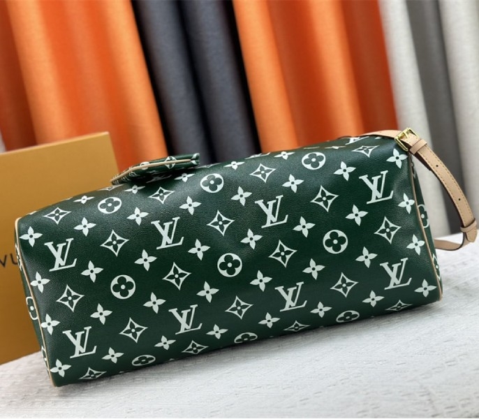 L0vis Vvtt0n Speedy P9 Bandouliere 50 Bag In Green