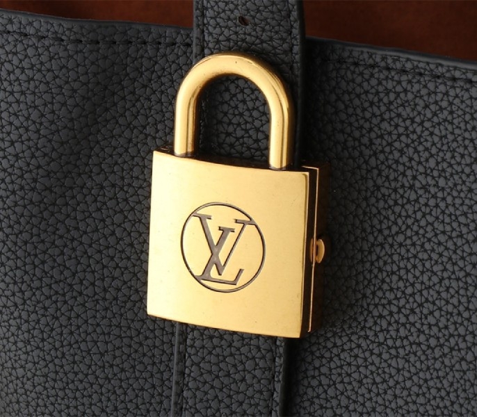 L0vis Vvtt0n Low Key Cabas MM Bag In Black