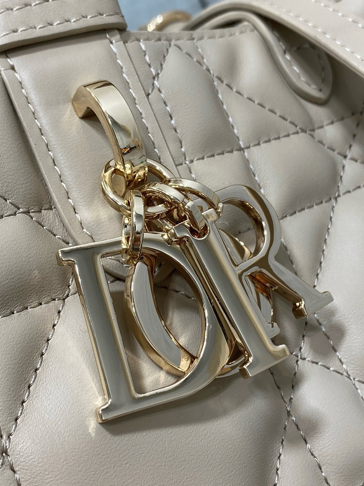 D10r Toujours Medium Bag Knockoff in Beige Macrocannage Calfskin