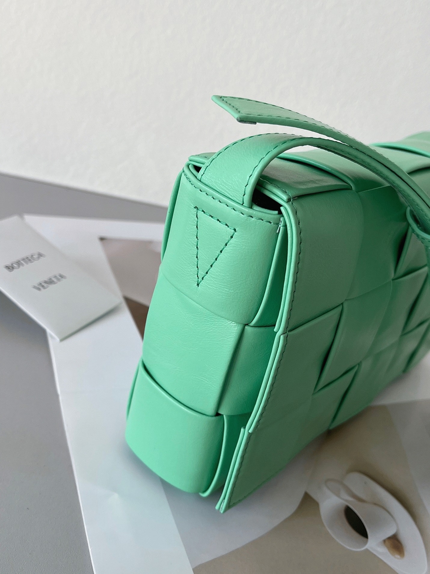 Top Quality Knockoff B0tt*ga Ven*ta Cassette Bag In Fountain