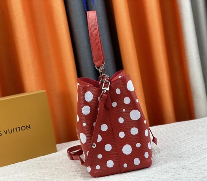 L0vis Vvtt0n X YK Epi Leather NeoNoe MM Red Bag In White Infinity Dots