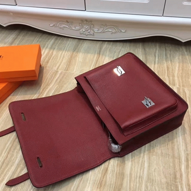 Ruby Fake Designer H**me5 Steve Messenger Bag