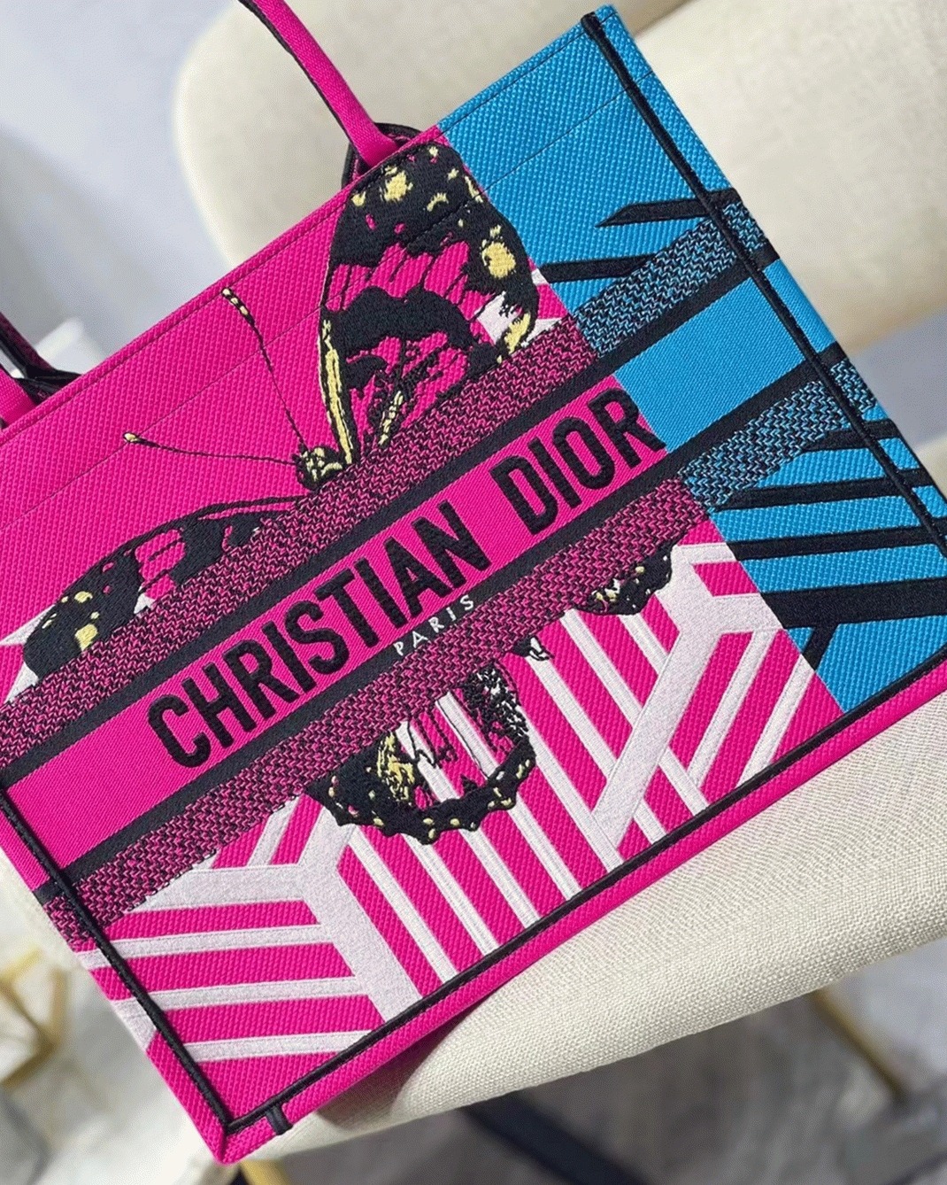 D10r Medium Book Tote Bag Fake in Pink D-Jungle Pop Embroidery