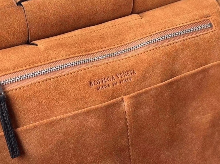 Top Quality Knockoff B0tt*ga Ven*ta Arco Medium Bag In Black Grained Leather
