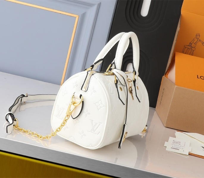 L0vis Vvtt0n Other Leathers Speedy Bandouliere 20 Handbag In Quartz White