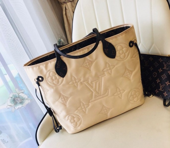 L0vis Vvtt0n Econyl Regenerated Nylon Neverfull MM Tote In Cream