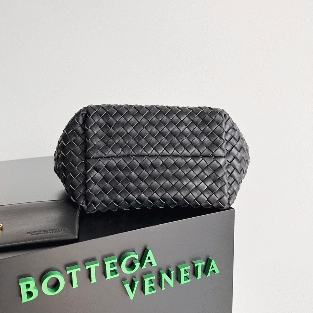 Top Quality Fake B0tt*ga Ven*ta Cabat Mini Bag In Black Intrecciato Lambskin