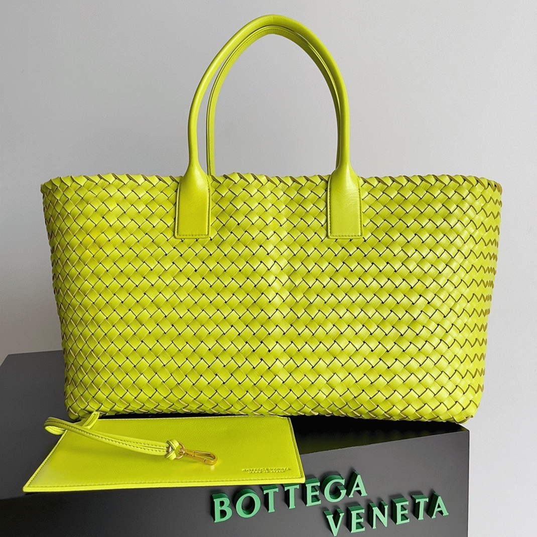 Top Quality Knockoff B0tt*ga Ven*ta Cabat Large Bag In Acid Kiwi Intrecciato Lambskin