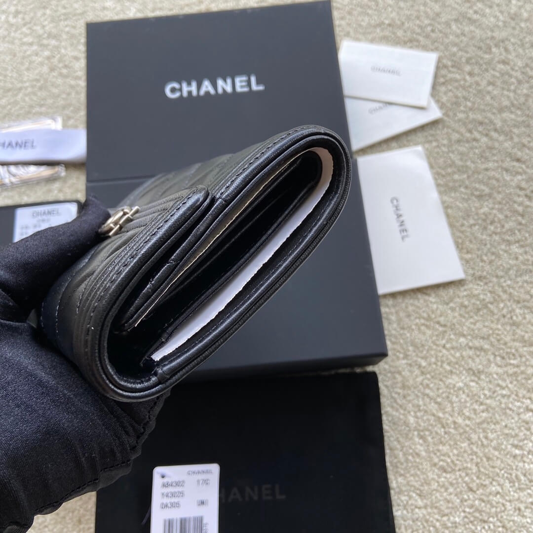 Ch**el boy long wallet