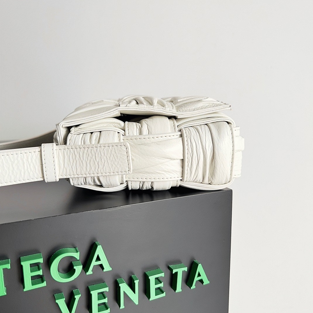 Top Quality Replica B0tt*ga Ven*ta Cassette Bag In White Foulard Intreccio Calfskin