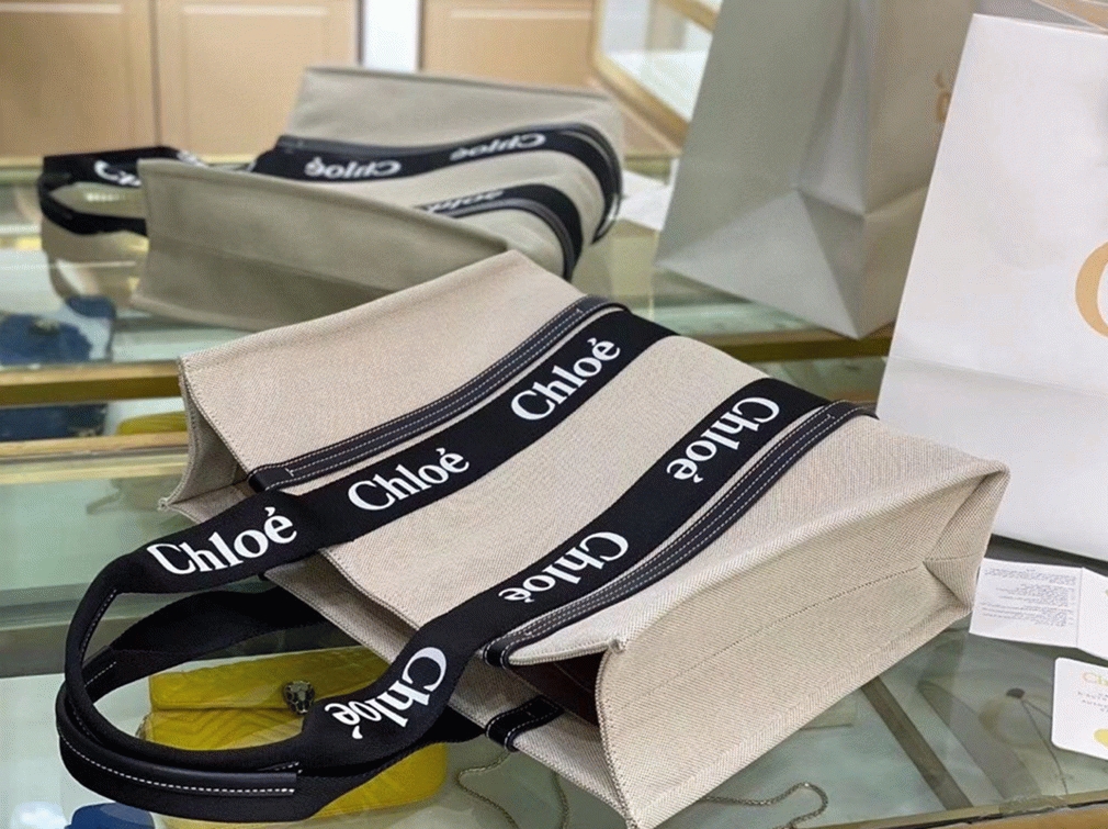 top quality knockoff Ch10e medium woody tote bag in canvas with black leather strips