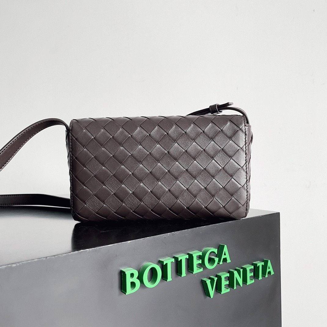 Fake B0tt*ga Ven*ta Mini Andiamo Cross-Body Bag Fondant