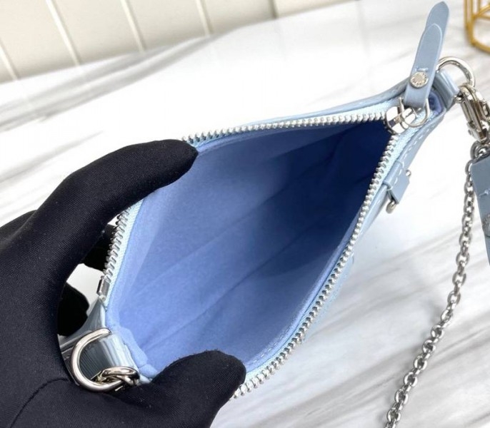 L0vis Vvtt0n Epi Leather Easy Pouch On Strap In Bleu Celeste Blue