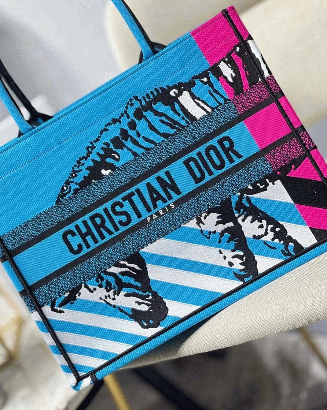 D10r Medium Book Tote Bag Fake in Blue D-Jungle Pop Embroidery
