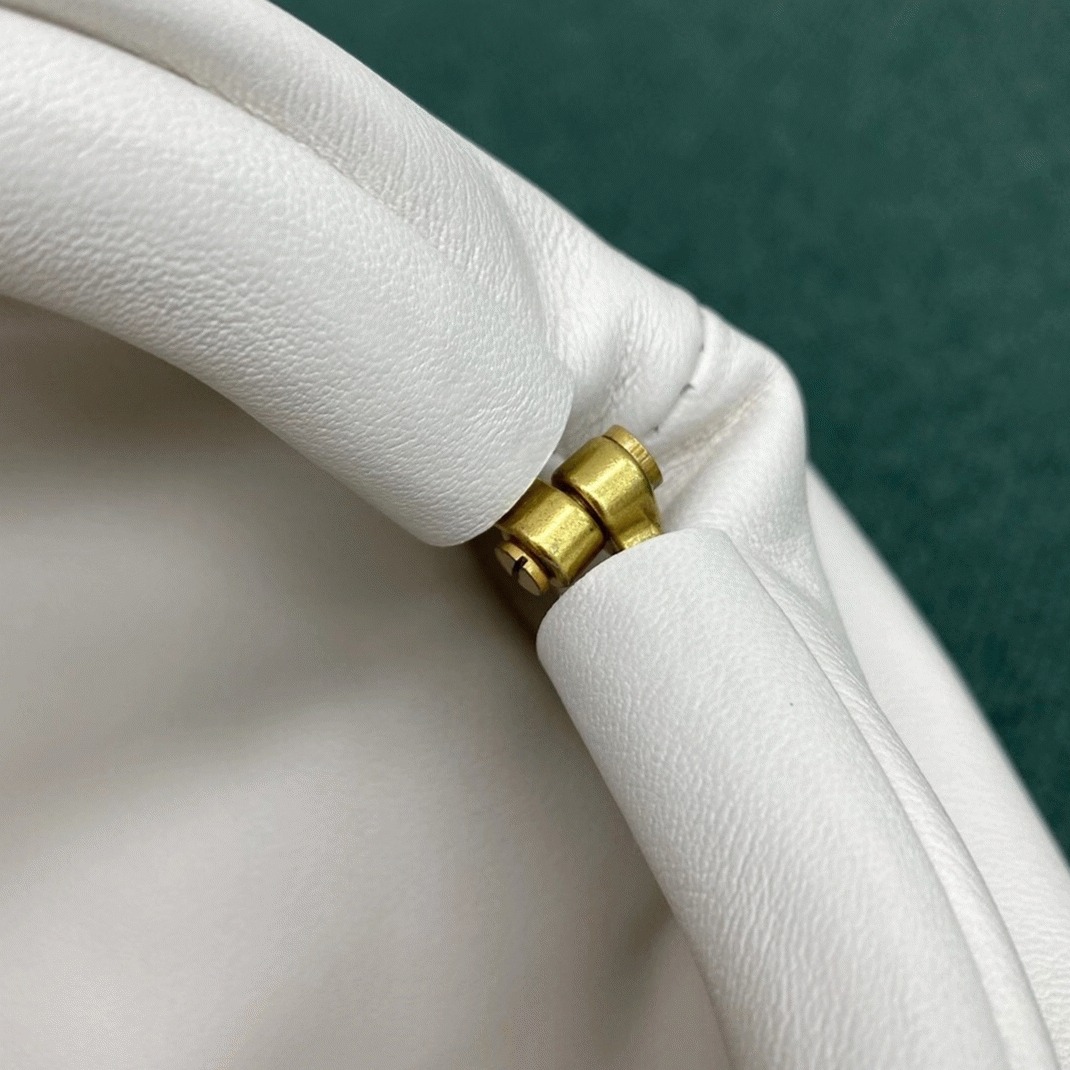 Fake B0tt*ga Ven*ta The Pouch Belt Bag White