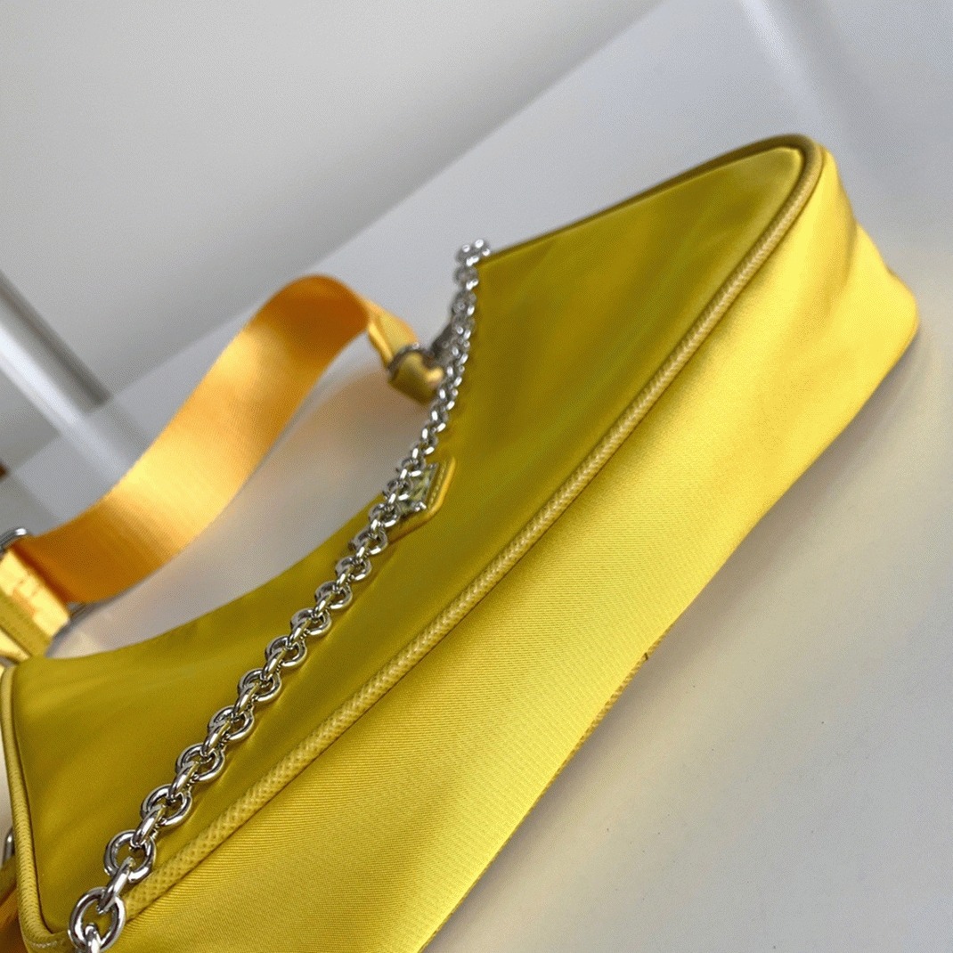 Pra*a Re-Edition Shoulder Bag Fake in Yellow