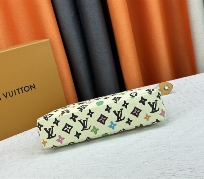 L0vis Vvtt0n Monogram Craggy Voyage Souple Pochette In Vanilla